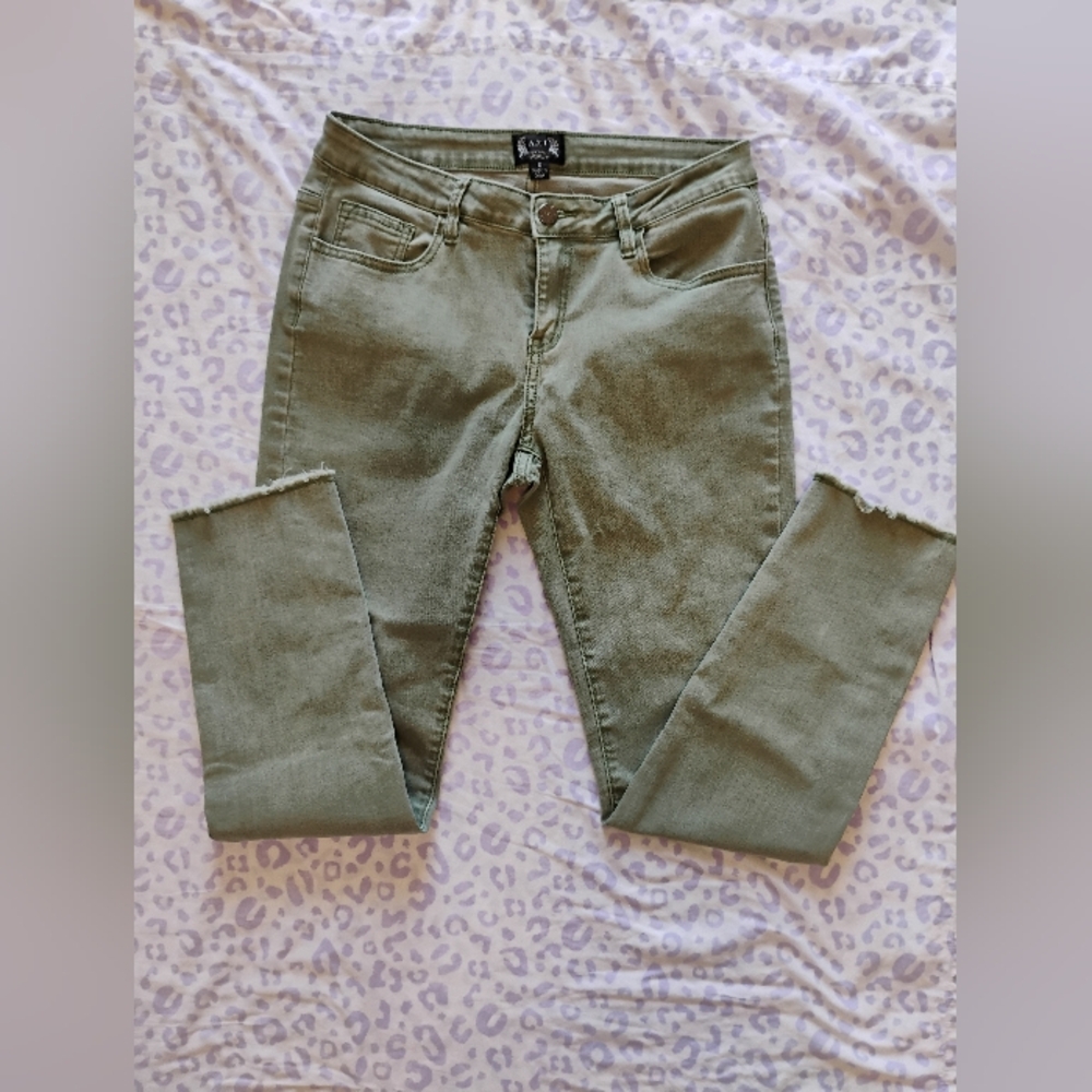 A.Z.I. Jeans – Size 6 (Skinny)